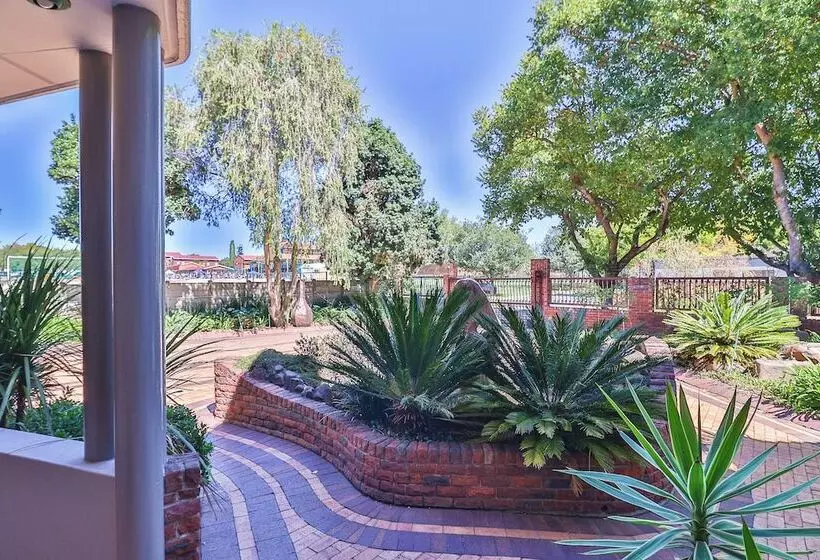 Majatalo Cascade Villa Guesthouse