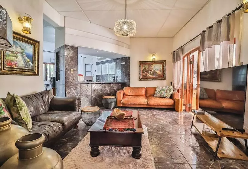 Majatalo Cascade Villa Guesthouse