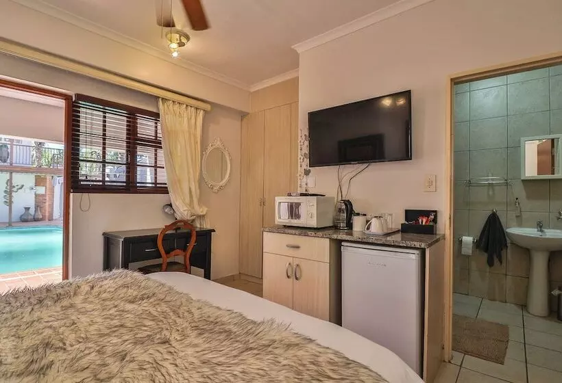 Majatalo Cascade Villa Guesthouse