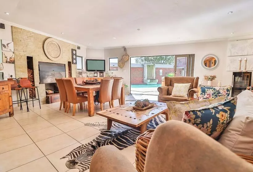 Majatalo Cascade Villa Guesthouse