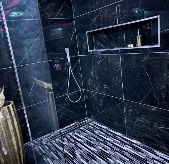 פנסיון Chambres Des Délices