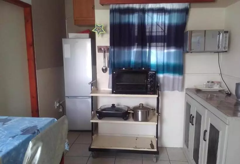 پانسیون Feathers Inn Guest House