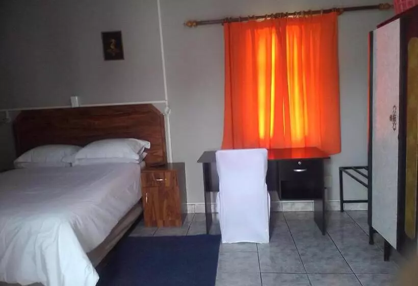 پانسیون Feathers Inn Guest House