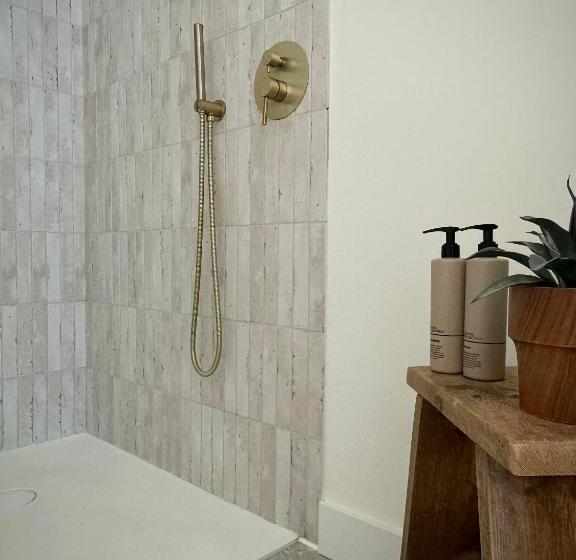 تختخواب و صبحانه De Wilden Ezel