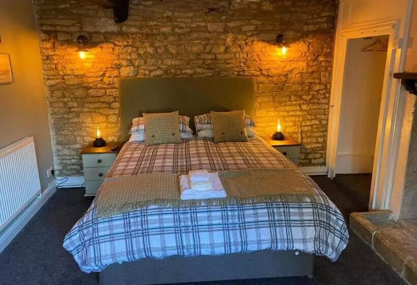 Aamiaismajoitus (B&B) Bear Inn   Bisley
