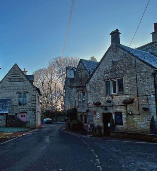 צימר Bear Inn   Bisley
