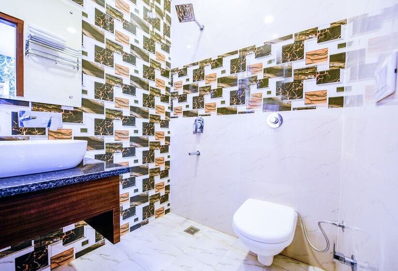 Fabhotel Lohgarh Inn