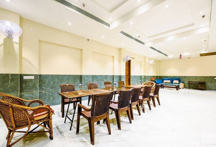 Fabhotel Lohgarh Inn