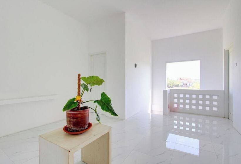 Hotel Oyo 93885 D Harjo Guesthouse