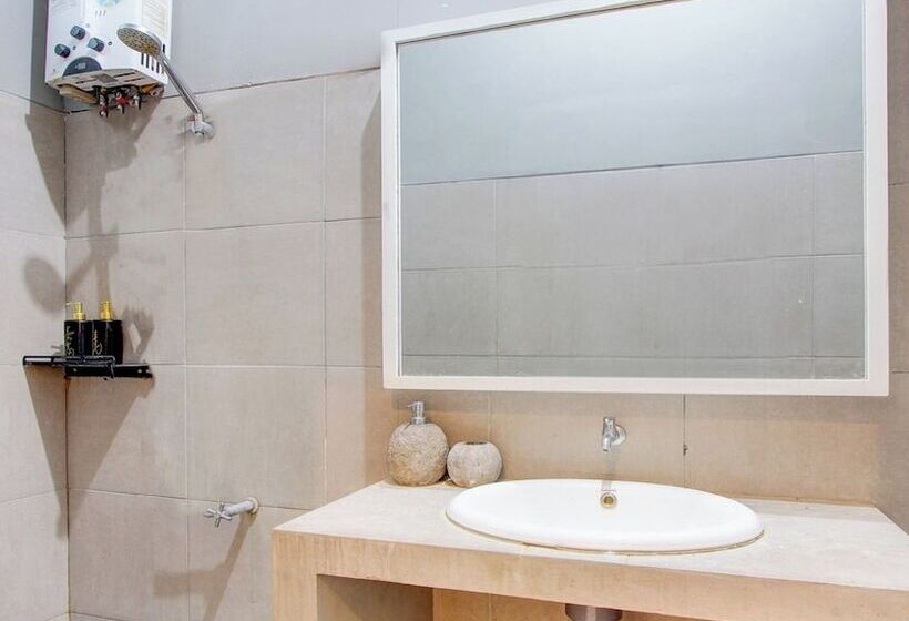 Hotel Oyo 93885 D Harjo Guesthouse