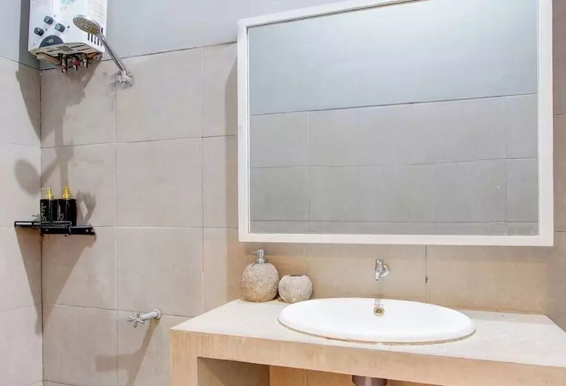 ホテル Oyo 93885 D Harjo Guesthouse
