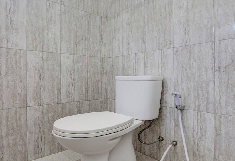 Hotel Oyo 93885 D Harjo Guesthouse