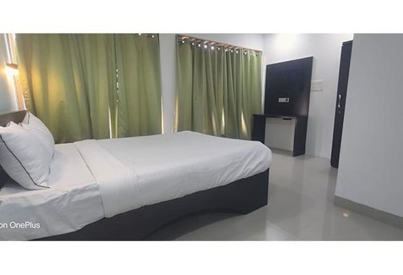 Fabhotel The Corporate Hub