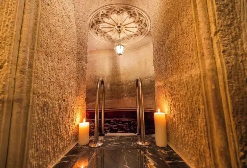 Hotelli Signature Cave Premium Suites