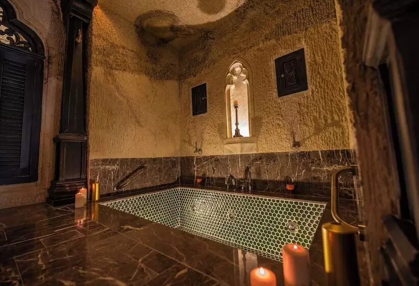 Hotelli Signature Cave Premium Suites