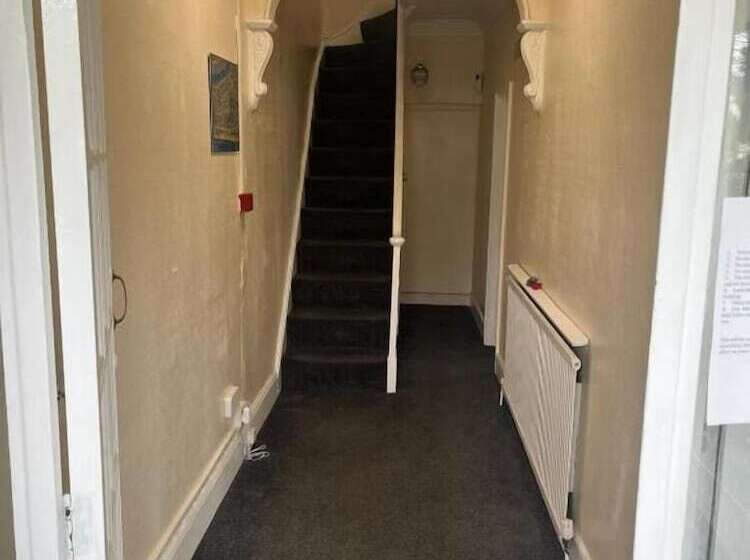 پانسیون Wizards Crone