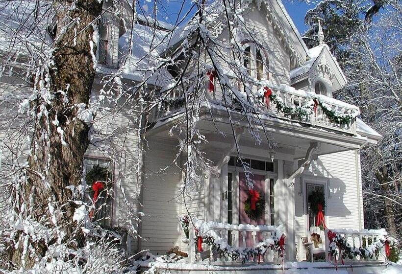 Briarwood Bed & Breakfast