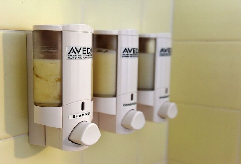 Hotel Gibsons Garden