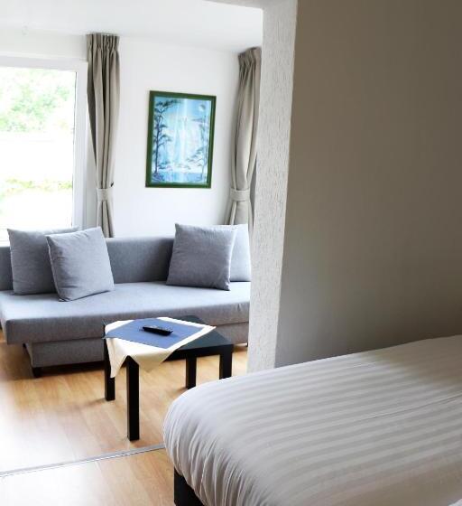 ホテル Restaurant Les Jumeaux