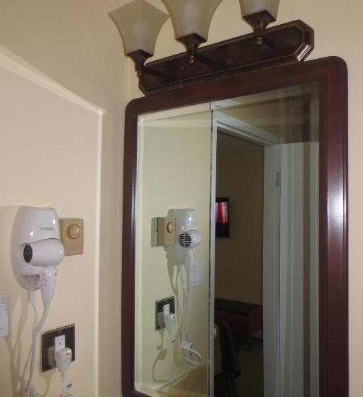 Hotel Vanderhoof Inn