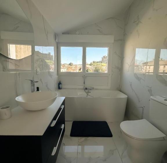 تختخواب و صبحانه Face Cité   Chambres D Hôtes   Parking & Garage Gratuit   Wi Fi Gratuit