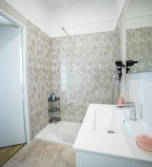 تختخواب و صبحانه Face Cité   Chambres D Hôtes   Parking & Garage Gratuit   Wi Fi Gratuit