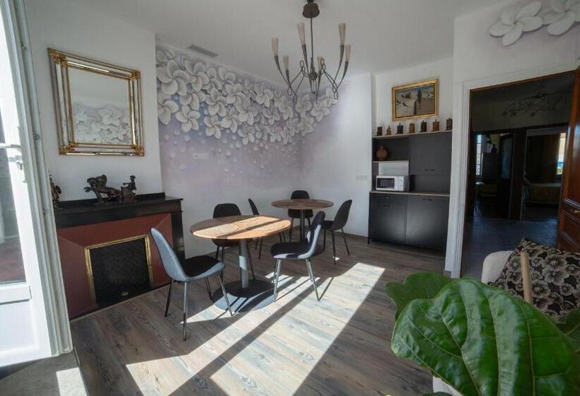 تختخواب و صبحانه Face Cité   Chambres D Hôtes   Parking & Garage Gratuit   Wi Fi Gratuit