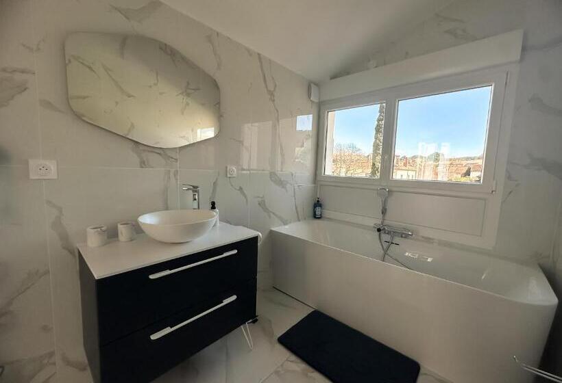 تختخواب و صبحانه Face Cité   Chambres D Hôtes   Parking & Garage Gratuit   Wi Fi Gratuit