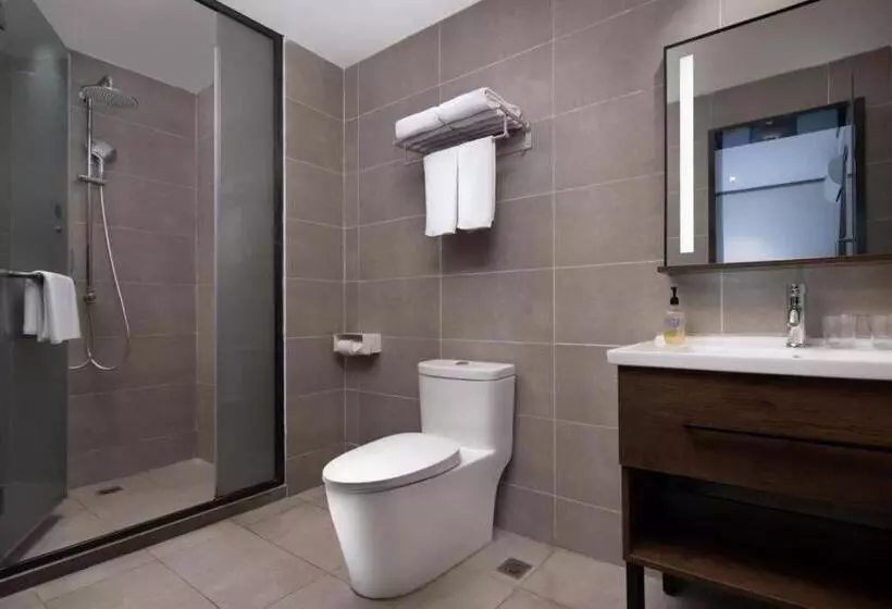 Hanting Hotel Zhijiang Yanjiang Avenue