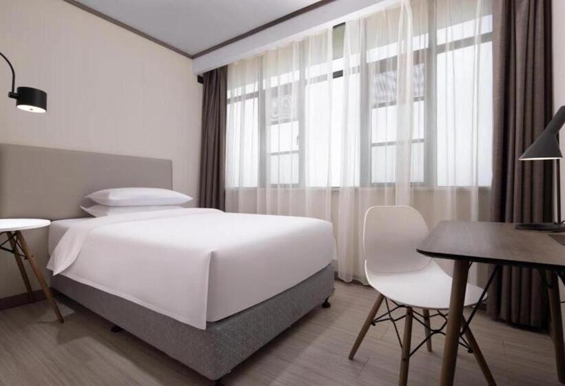 Hanting Hotel Zhijiang Yanjiang Avenue