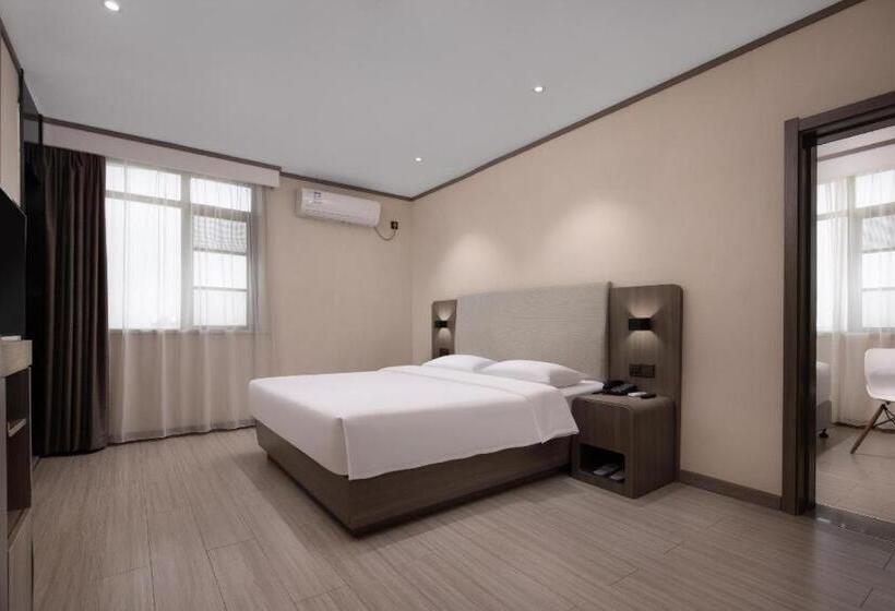 Hanting Hotel Zhijiang Yanjiang Avenue