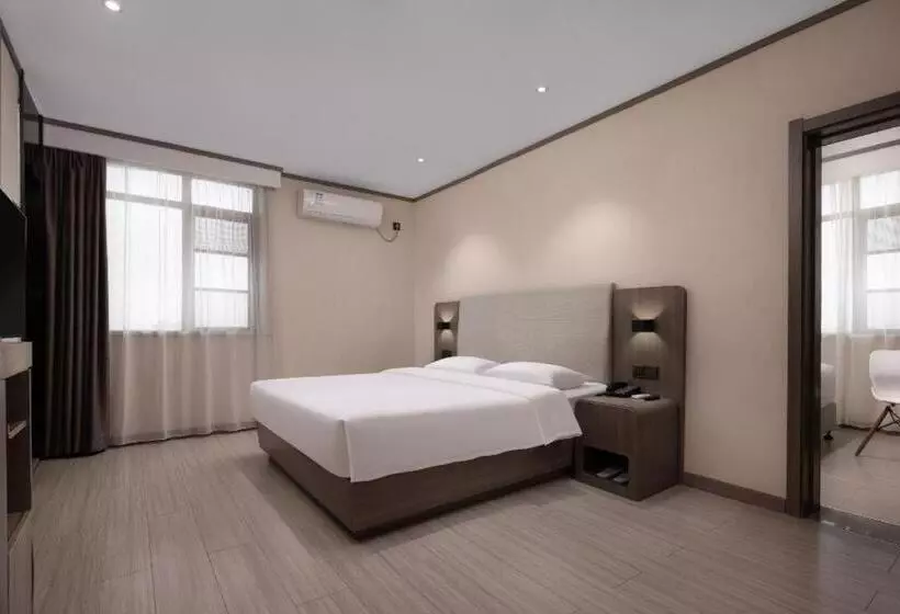 Hanting Hotel Zhijiang Yanjiang Avenue