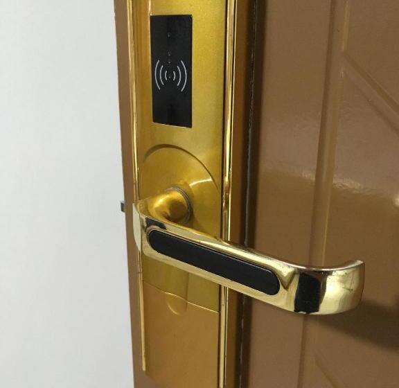 Meaco Royal Hotel Valenzuela