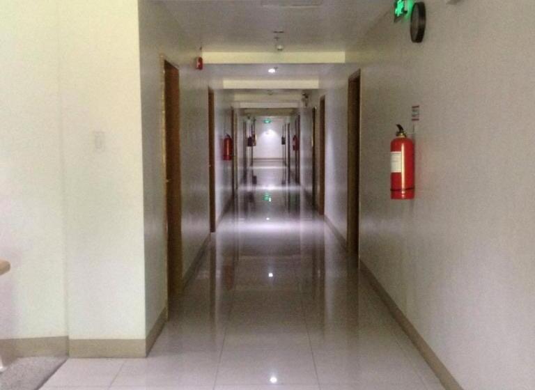 Meaco Royal Hotel Valenzuela