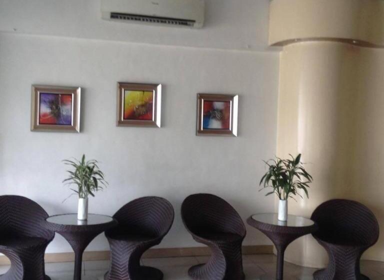 Meaco Royal Hotel Valenzuela