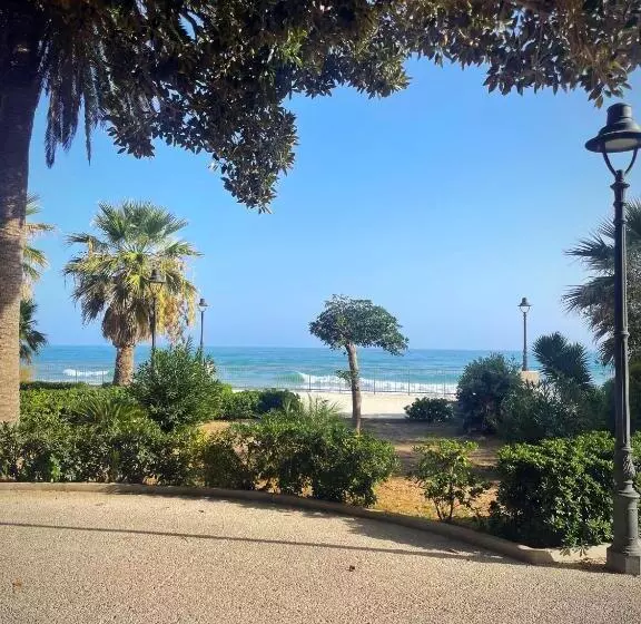 تختخواب و صبحانه Farfalla Blu