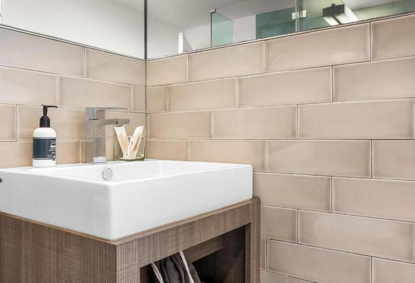 هتل Luxuri Suites 218 In Miami Beach