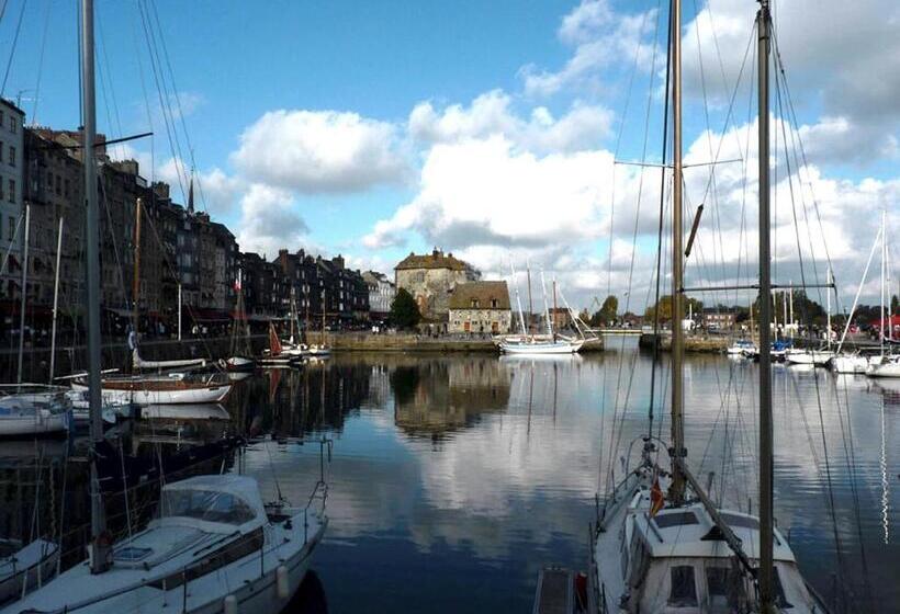 פנסיון Atelier D Art Saint Leonard