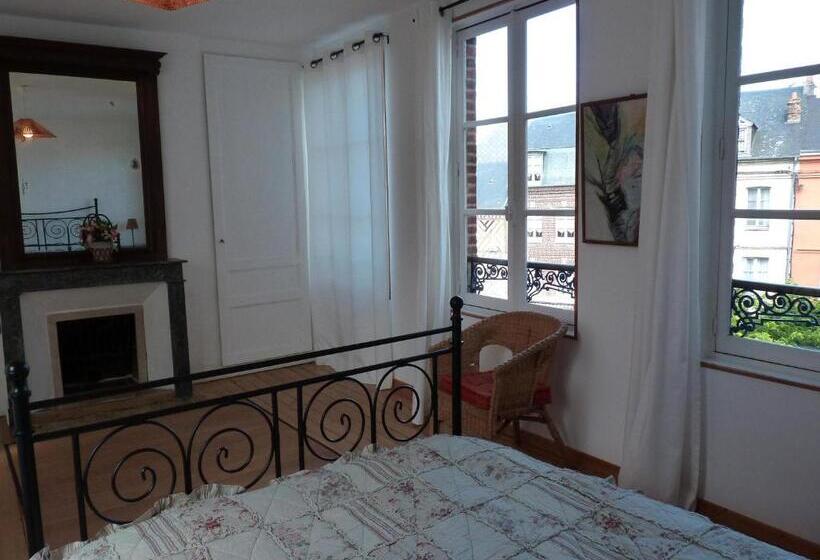 פנסיון Atelier D Art Saint Leonard