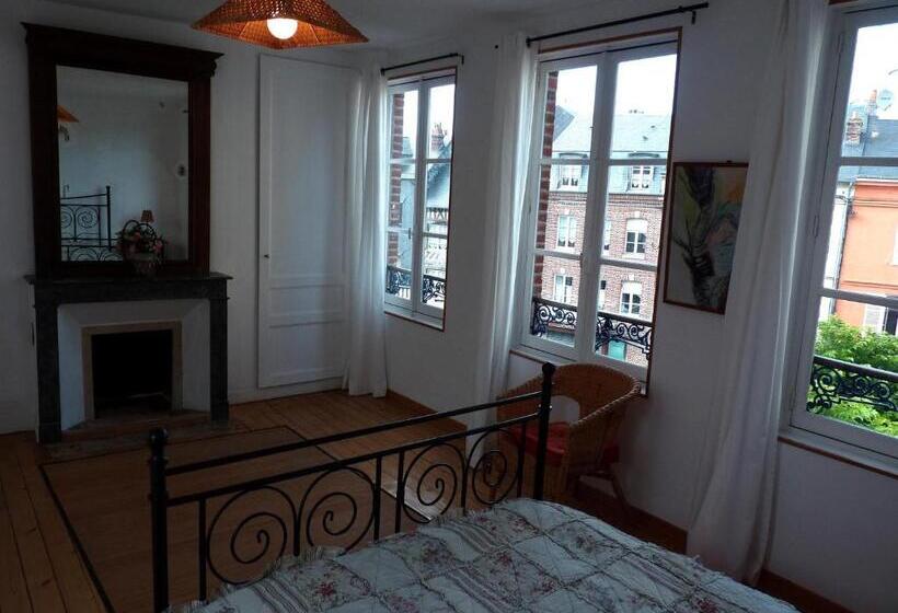 פנסיון Atelier D Art Saint Leonard