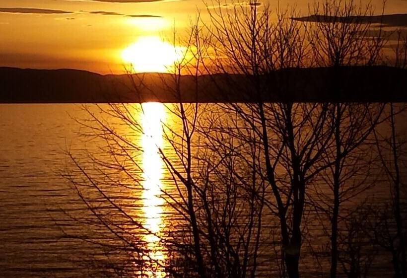 Aamiaismajoitus (B&B) Gite Chute Couette Cafe