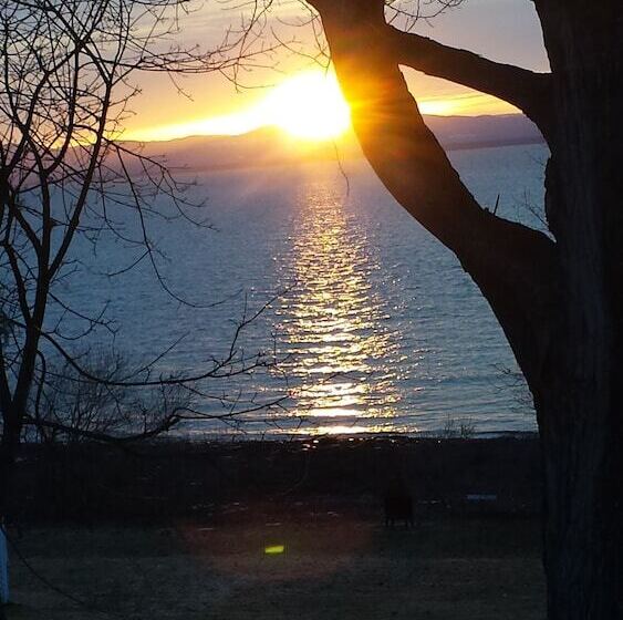 Aamiaismajoitus (B&B) Gite Chute Couette Cafe