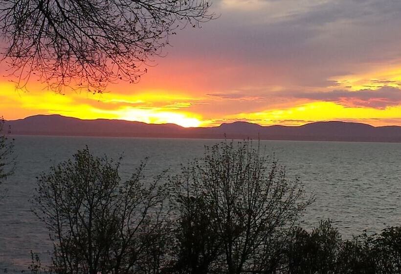 Aamiaismajoitus (B&B) Gite Chute Couette Cafe