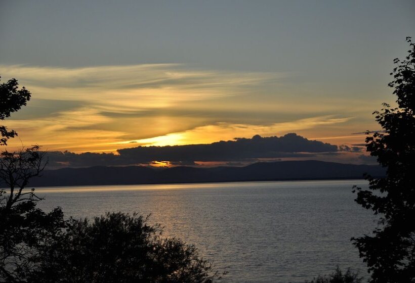 Aamiaismajoitus (B&B) Gite Chute Couette Cafe