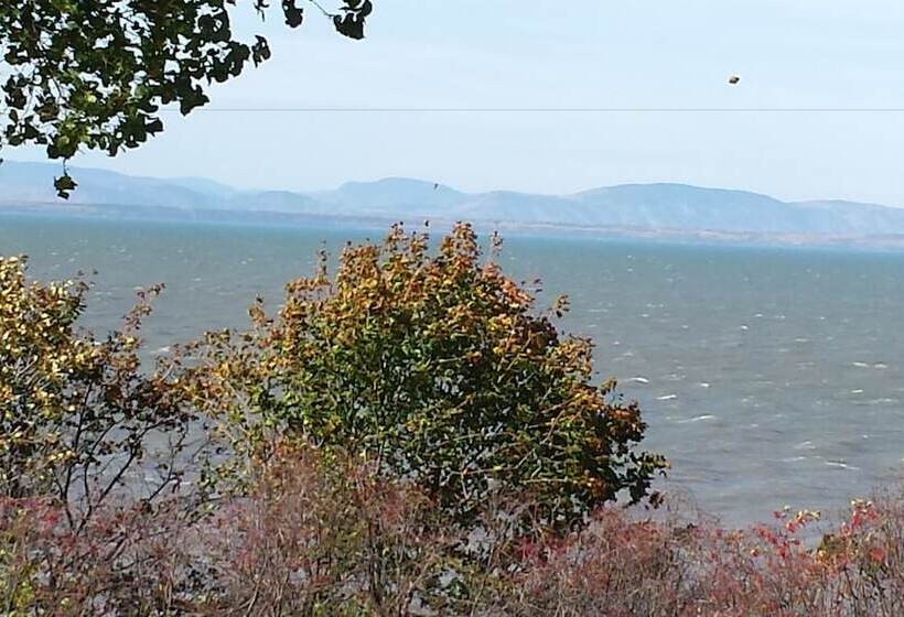 Aamiaismajoitus (B&B) Gite Chute Couette Cafe