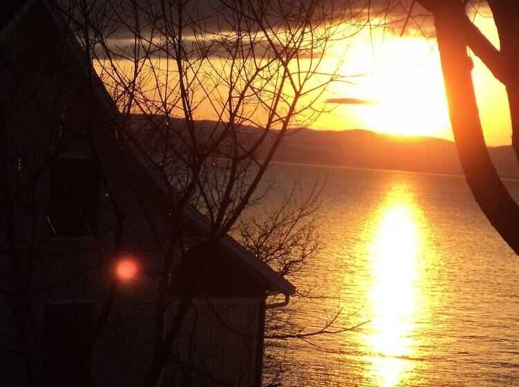 Aamiaismajoitus (B&B) Gite Chute Couette Cafe