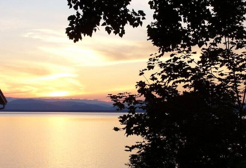 Aamiaismajoitus (B&B) Gite Chute Couette Cafe