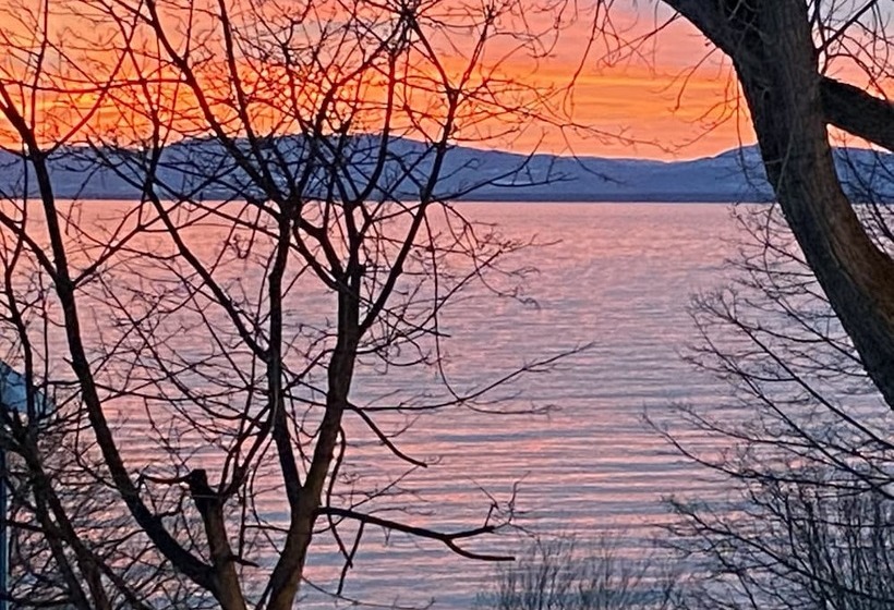 Aamiaismajoitus (B&B) Gite Chute Couette Cafe