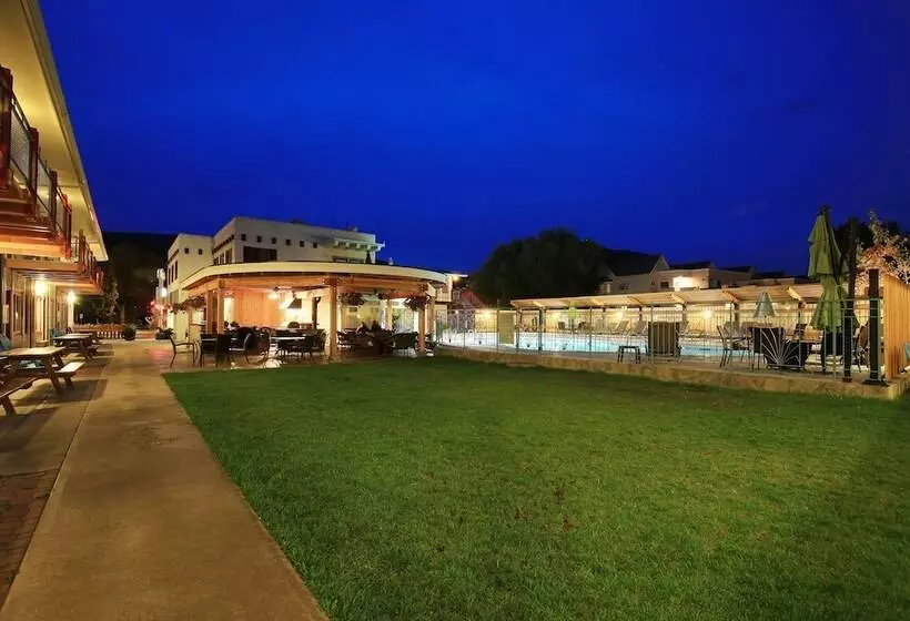 Bowmont Motel
