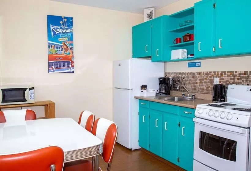 Bowmont Motel